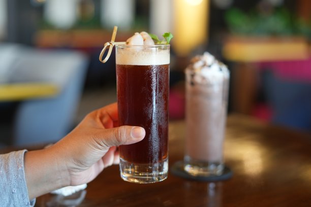 咖啡馆里的冷饮图片下载