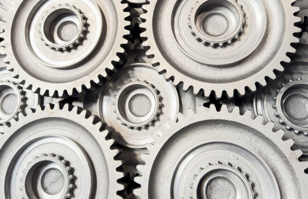 齿轮和备件。某汽车制造厂生产汽车齿轮及零配件的车间。图片下载