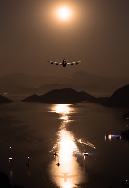 月光下的飞机图片下载