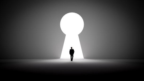 3d渲染行走的人与一个案件，以开放的大门与清除图片下载