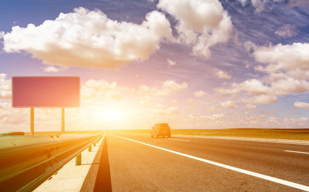 空白标志草原公路图片下载