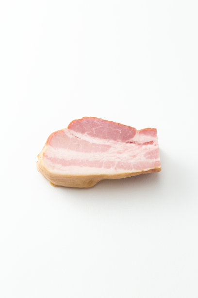 白底熏肉块。图片下载