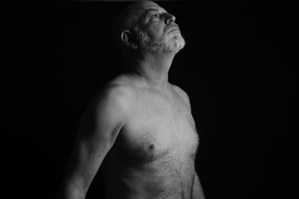 身体表情身体动作男人在黑白照片剪影图片下载