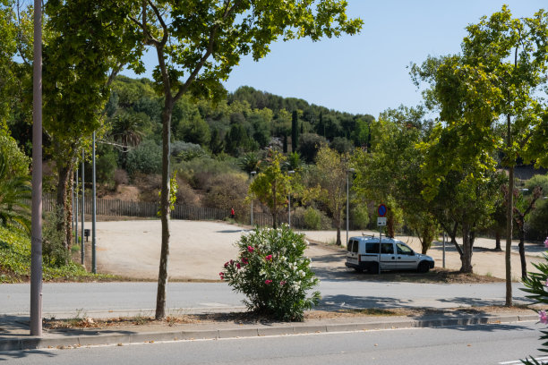 西班牙加泰罗尼亚巴塞罗那Montjuïc城堡附近的风景图片下载