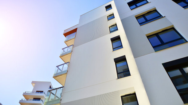 欧洲现代住宅公寓建筑。图片下载