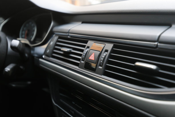 汽车上的危险灯按钮图片下载