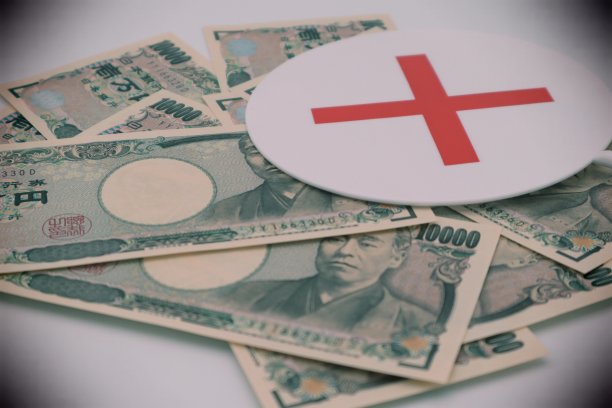 日本纸币和十字架图片下载