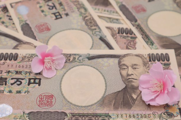 大量1万日元纸币的特写图片下载