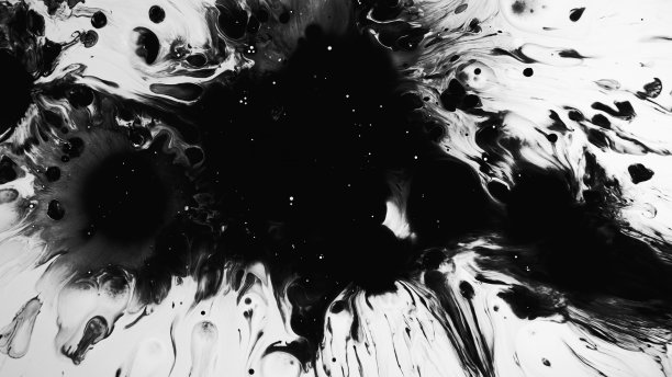 油墨表面油渍飞溅，黑色液渍蔓延图片下载