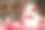 白色的桌子上放着一个三层的婚礼蛋糕图片下载