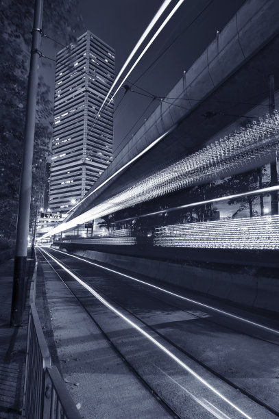 香港市中心夜间的交通状况图片下载