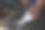 在巴厘岛的一个传统市场上，男性鱼贩在免费清洗鱼。图片下载