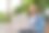 自然的办公室。亚洲女商人在公园用笔记本电脑赚钱。走出家门。混合动力工作图片下载