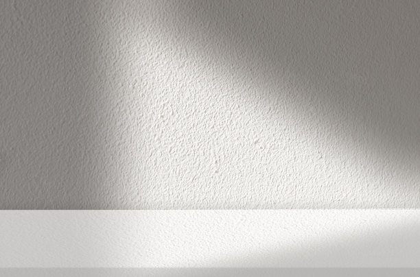 混凝土墙纹理与树叶阴影在水泥地板背景，空白色，灰色工作室房间与桌面，背景背景春季或夏季化妆品展示，模拟美容演示图片下载