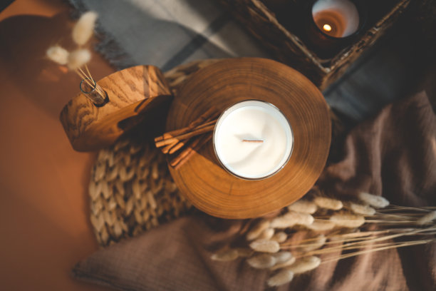 燃烧的蜡烛顶视图，背景图片下载