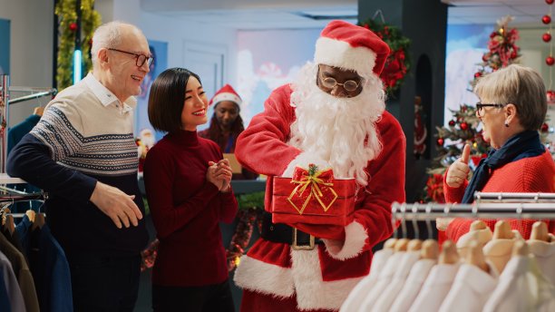 参加圣诞抽奖的客户图片下载