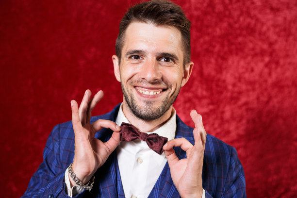 西装革履的商人肖像图片下载