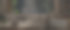 下雨天舒适的现代客厅，靠窗的舒适沙发图片下载