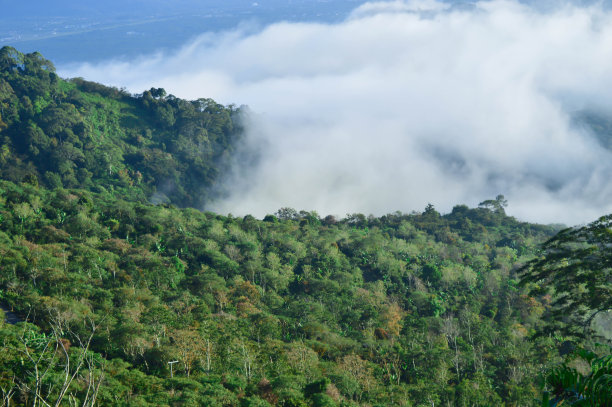 从潘坦茄子，亚齐中部，亚齐，印度尼西亚的山景图片下载