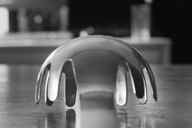 意大利面勺，厨房工具的特写，黑白食物和饮料，烹饪概念，自由复制空间，窄焦点，黑白图片下载