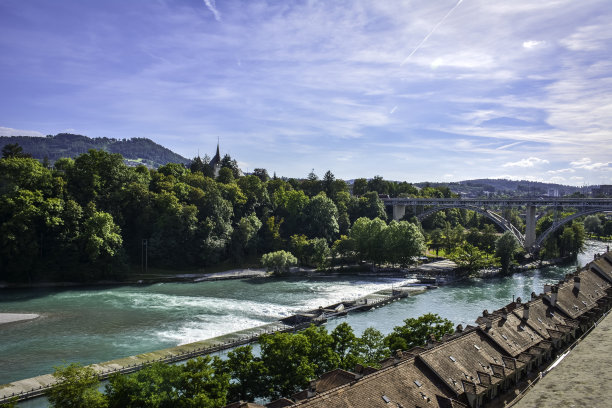 在伯尔尼城市景观的阿雷河翡翠水-瑞士图片下载