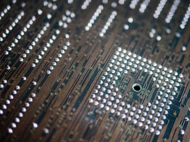 老式计算机主板上的线路特写图片下载