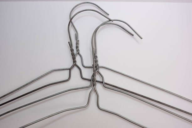 铁丝衣架隔离白色背景图片下载