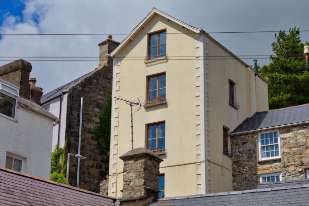 镇上的房子和云图片下载