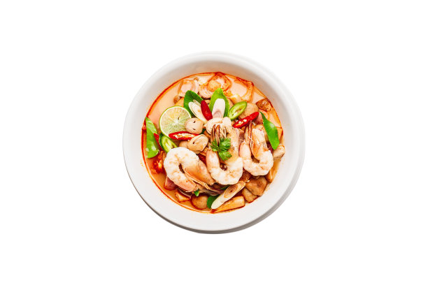 俯视图辣泰式对虾椰奶汤孤立在白色背景图片下载