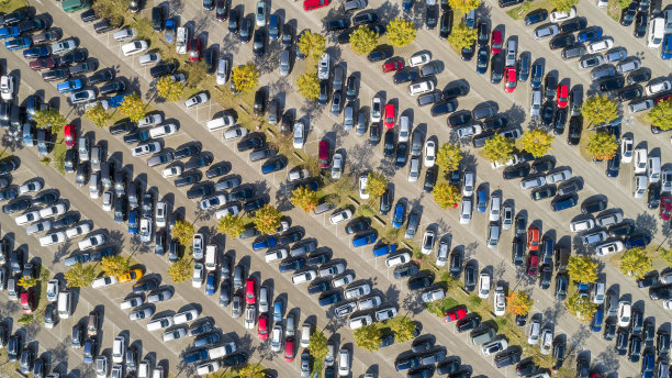 停车场汽车的鸟瞰图图片下载