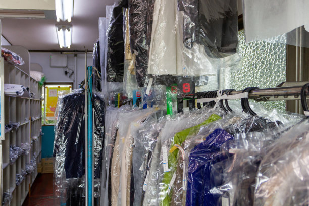 在一家干洗店里图片下载