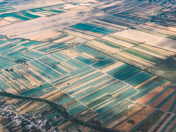 城市建筑鸟瞰图的高角度视图图片下载