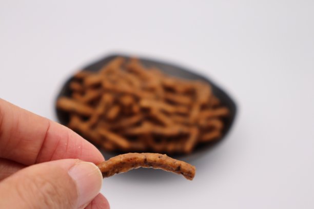 手持日本卡尔文托的人图片下载