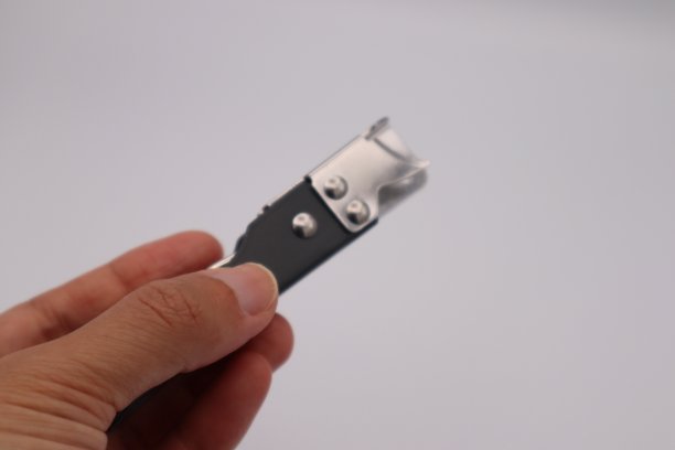 有开罐器的人图片下载