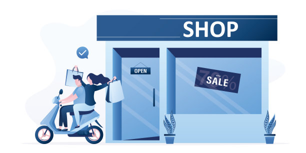 人们骑着摩托车离开商店。一对热恋情侣逛街后骑摩托车。快乐的女人拿着购物袋。时装店的橱窗有折扣。图片下载