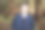 森林里骄傲的高中生肖像图片下载