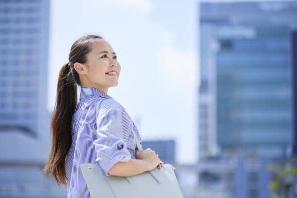日本女商人上下班图片下载