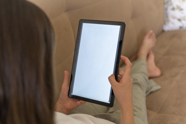 用平板电脑吧，姑娘。图片下载