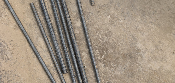 背景和横幅。钢筋混凝土用钢筋。钢丝网用于混凝土板的加固施工图片下载