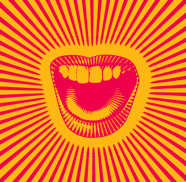 女人的嘴笑着，微笑着阳光图片下载