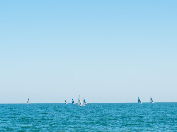 在海上或海水中进行的帆船、游艇或帆船赛。图片下载