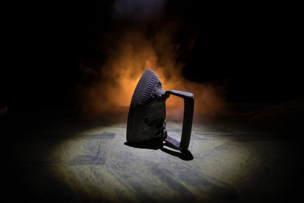 老复古白底扁铁，木柄，古董铁，复古铁图片下载