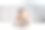 学龄前儿童学习计算个人预算、理财、玩投资、算账。专心读书的孩子存钱买东西，把钱放在家里的粉色存钱罐里。图片下载