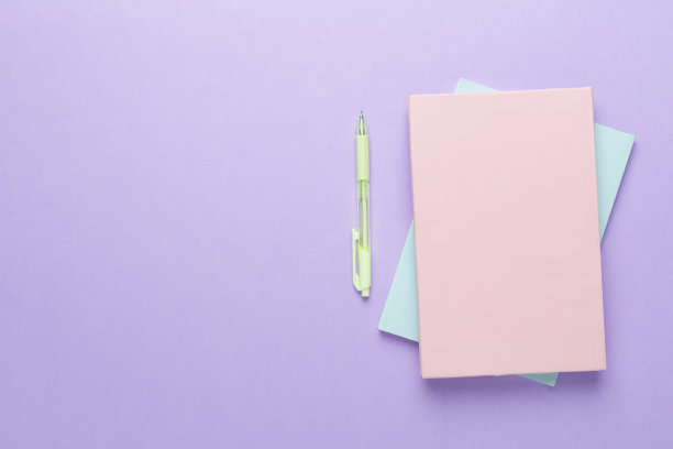 彩色背景文具笔记本，俯视图图片下载