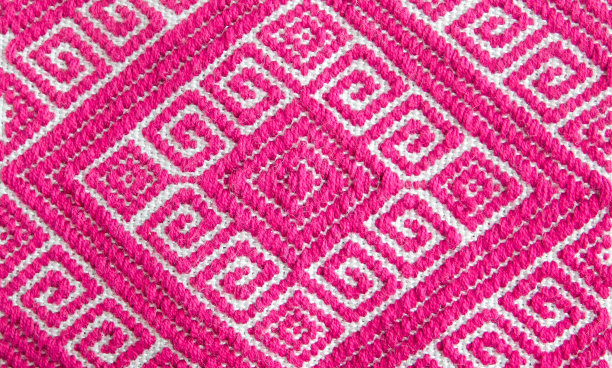 一件美丽多彩的墨西哥菱形纺织品的特写图片下载