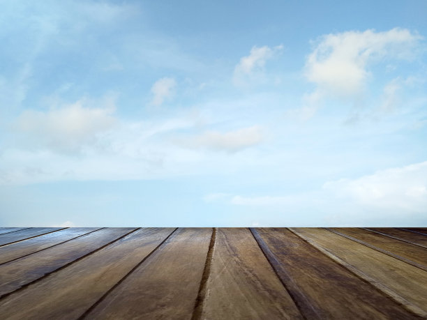 有云质感的木地板。工作室桌室背景。工作室背景，用于产品推广图片下载