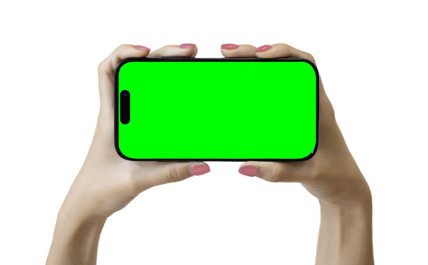 两只手拿着智能手机，绿屏隔离在白色背景上，PNG文件。艺术品设计的模型模板。图片下载