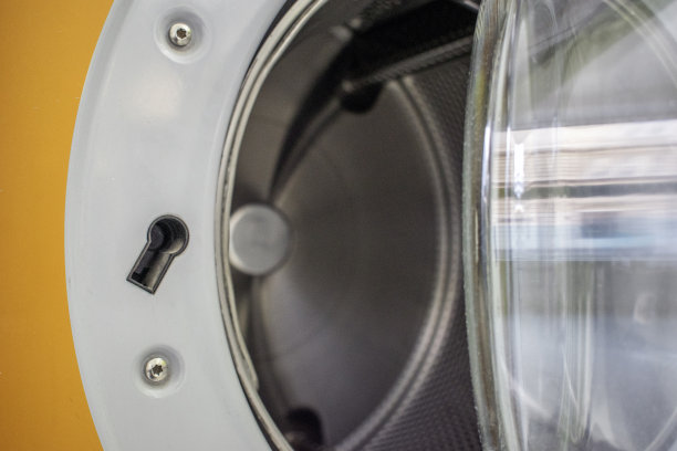 自助洗衣店洗衣机:艺术快照和精选焦点。图片下载