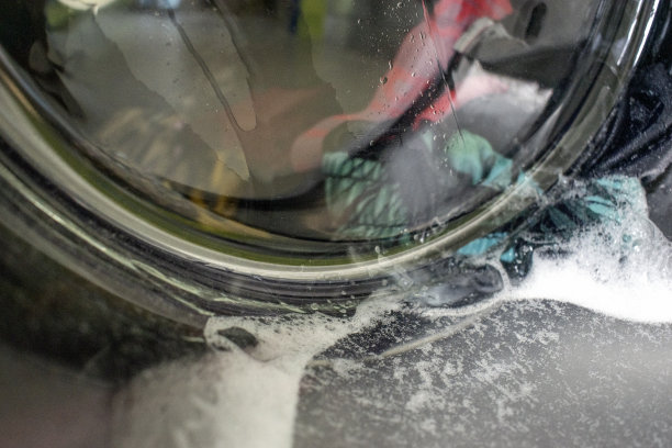 自助洗衣店洗衣机:艺术快照和精选焦点。图片下载