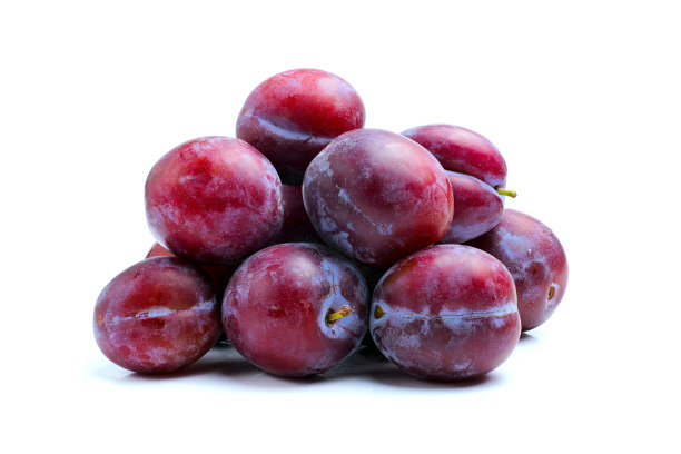 一堆成熟的红李子孤立在白色的背景上图片下载